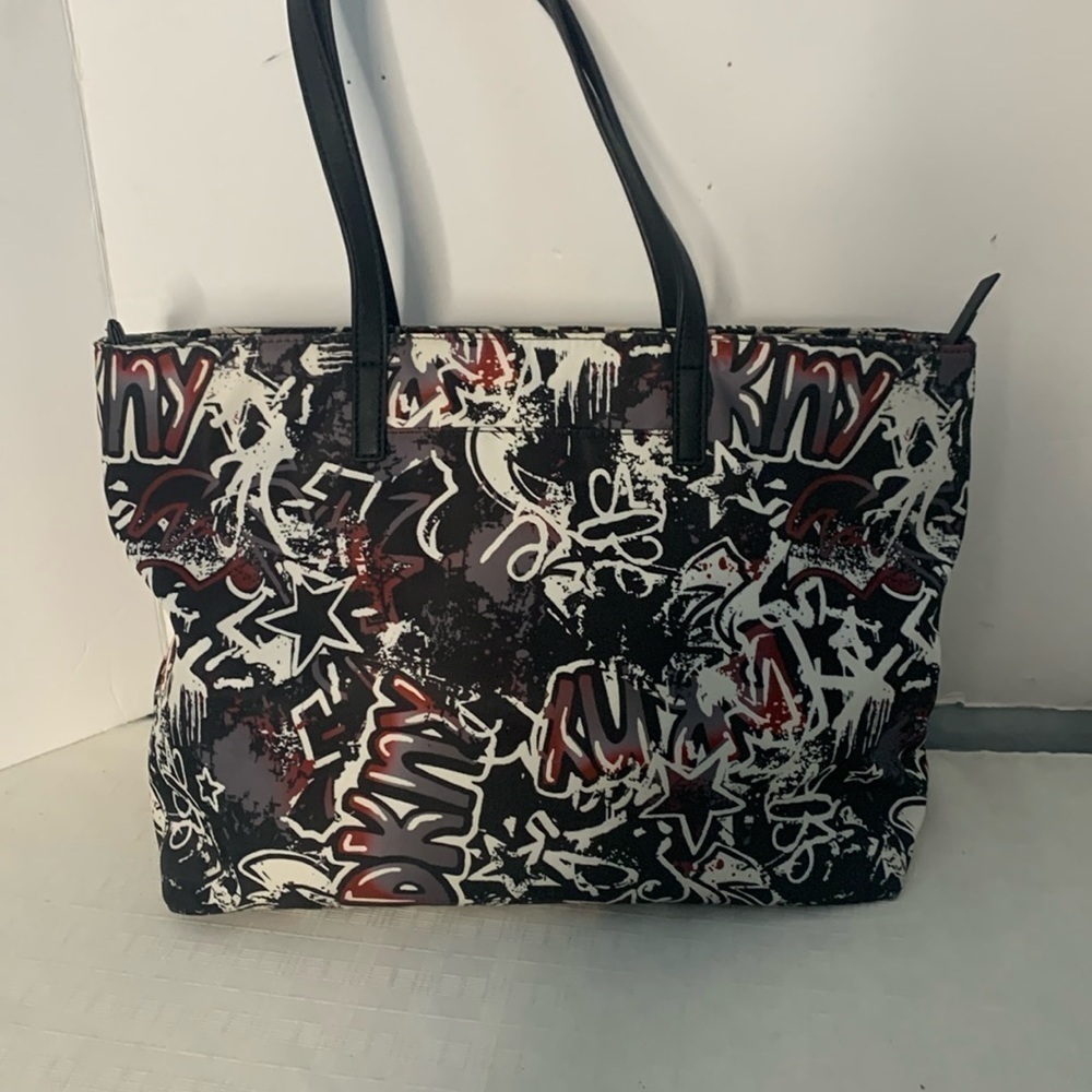 Beautiful Donna Karen, in New York tote